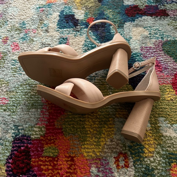 Dolce Vita Farah Ankle Strap Sandals - Picture 4 of 5